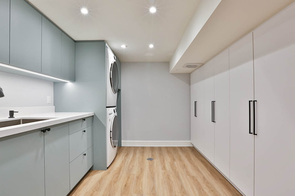 Bathroom design with built in vanities desks